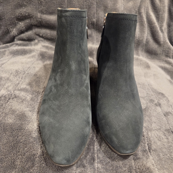 Blondo Waterproof Navy Ankle Boots NWT - Picture 6 of 11